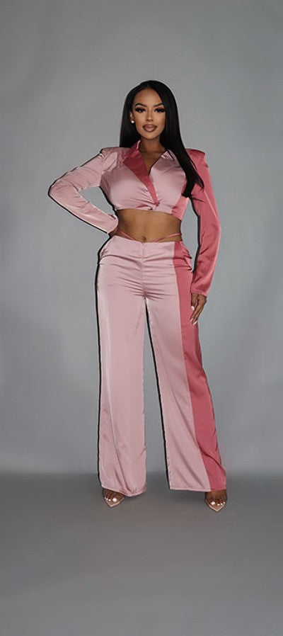 Blazer corto con bloques de color y pantalón ancho de talle bajo a juego con bolsillos