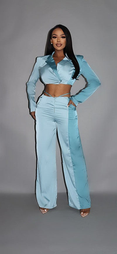 Blazer corto con bloques de color y pantalón ancho de talle bajo a juego con bolsillos